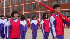 高一二班出旗