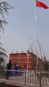 五星红旗迎风飘扬